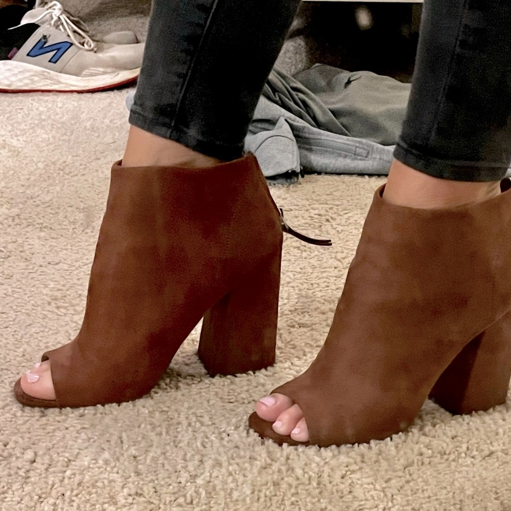 Peep toe Heel